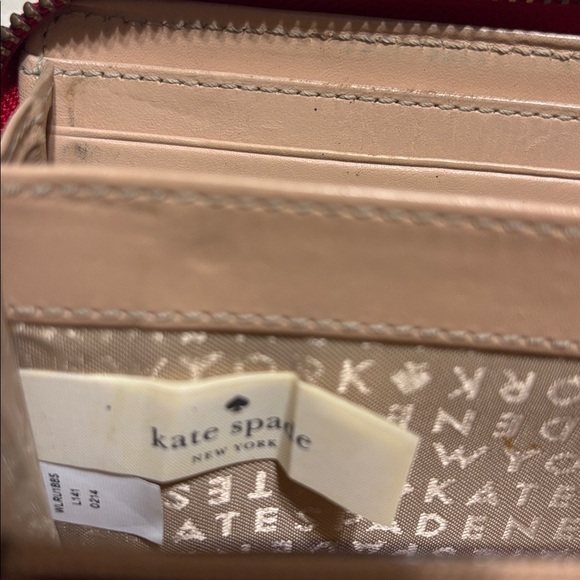 🔥🔥Kate Spade Red Pebbled Leather Zip Around Wallet with Logo Plate🔥🔥 - Picture 5 of 12